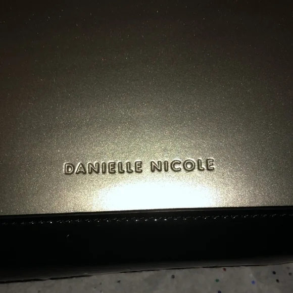 Danielle Nicole Snow White Crossbody Bag - Picture 3 of 5